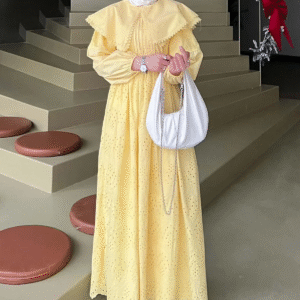 İnci Tanesi Rüya Elbise, fisto brode kumaşıyla zarafetin simgesi. %50 pamuk, %50 polyester, her adımda şıklık ve konfor. Hepdolu.com’da şıklığı keşfedin!