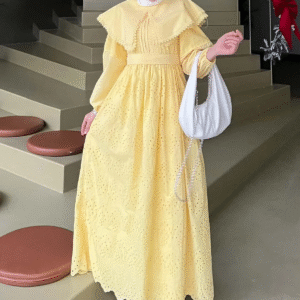 İnci Tanesi Rüya Elbise, fisto brode kumaşıyla zarafetin simgesi. %50 pamuk, %50 polyester, her adımda şıklık ve konfor. Hepdolu.com’da şıklığı keşfedin!