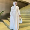 İnci Tanesi Rüya Elbise, fisto brode kumaşıyla zarafetin simgesi. %50 pamuk, %50 polyester, her adımda şıklık ve konfor. Hepdolu.com’da şıklığı keşfedin!