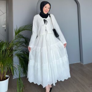 Dantel Rüyası Fisto Elbise, %50 pamuklu yapısıyla hafif, zarif ve romantik. Fisto detaylarıyla dikkat çeker. Şıklık şimdi Hepdolu.com’da sizi bekliyor!