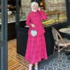 Liva Elbise Takım, %50 pamuk, %50 polyester kumaşıyla zarif ve konforlu. Günlük ya da özel anlar için ideal şıklık şimdi Hepdolu.com’da!