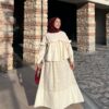 Taş detaylı, brode işlemeli etekli takım ile zarafeti yakalayın. Şıklık, konfor ve uygun fiyat hepdolu.com’da sizi bekliyor!