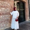 Taş detaylı, brode işlemeli etekli takım ile zarafeti yakalayın. Şıklık, konfor ve uygun fiyat hepdolu.com’da sizi bekliyor!