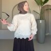 Yuvarlak Yaka Taşlı Astarlı Tunik zarif tasarımıyla Yuvarlak Yaka Astarlı Tunik. Konfor ve şıklığı bir arada sunan bu özel parça hepdolu.com'da seni bekliyor!