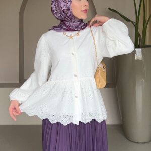 Dantel detayları ve peplum kesimiyle öne çıkan şık bluz modelleri hepdolu.com’da. Krem, beyaz ve siyah renk seçenekleriyle genç ve stil sahibi kadınlara özel!
