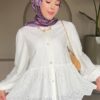 Dantel detayları ve peplum kesimiyle öne çıkan şık bluz modelleri hepdolu.com’da. Krem, beyaz ve siyah renk seçenekleriyle genç ve stil sahibi kadınlara özel!