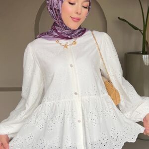Dantel detayları ve peplum kesimiyle öne çıkan şık bluz modelleri hepdolu.com’da. Krem, beyaz ve siyah renk seçenekleriyle genç ve stil sahibi kadınlara özel!
