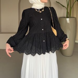 Dantel detayları ve peplum kesimiyle öne çıkan şık bluz modelleri hepdolu.com’da. Krem, beyaz ve siyah renk seçenekleriyle genç ve stil sahibi kadınlara özel!