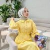 Zarafetin ve ışıltının buluştuğu Aurora Elegance bebe yaka sim detaylı elbise takım. 5 renk seçeneği ve 36-44 beden aralığıyla şimdi keşfedin!