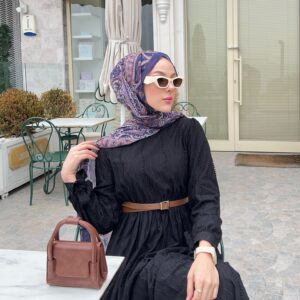 Şerit Dokulu Hafif Yaz Elbisesi! Hafif yapısı, 5 farklı renk seçeneği ve şık dokusuyla gün boyu ferahlık ve zarafet sunuyor. Şimdi keşfet!