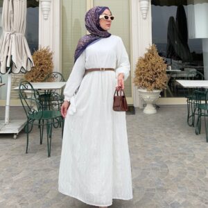 Şerit Dokulu Hafif Yaz Elbisesi! Hafif yapısı, 5 farklı renk seçeneği ve şık dokusuyla gün boyu ferahlık ve zarafet sunuyor. Şimdi keşfet!