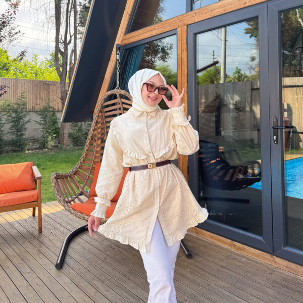 Özel üretimi dantel detaylı, kemerli zarif tunik modeli şimdi sadece hepdolu.com’da! Şıklığı ve kaliteyi bir arada keşfedin.