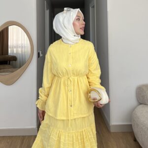 Canlı her rengi ve zarif fırfır detaylarıyla Bahara Dokunuş Tesettür Takım şimdi Hepdolu’da! Rahat, modern ve feminen stilin yeni favorisi!