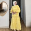 Canlı her rengi ve zarif fırfır detaylarıyla Bahara Dokunuş Tesettür Takım şimdi Hepdolu’da! Rahat, modern ve feminen stilin yeni favorisi!