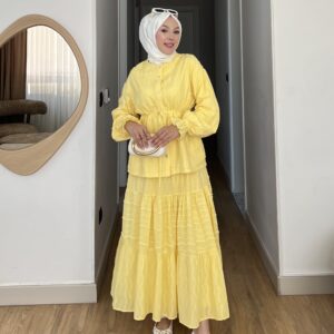 Canlı her rengi ve zarif fırfır detaylarıyla Bahara Dokunuş Tesettür Takım şimdi Hepdolu’da! Rahat, modern ve feminen stilin yeni favorisi!