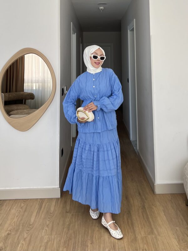 Canlı her rengi ve zarif fırfır detaylarıyla Bahara Dokunuş Tesettür Takım şimdi Hepdolu’da! Rahat, modern ve feminen stilin yeni favorisi!