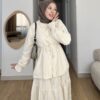 Canlı her rengi ve zarif fırfır detaylarıyla Bahara Dokunuş Tesettür Takım şimdi Hepdolu’da! Rahat, modern ve feminen stilin yeni favorisi!