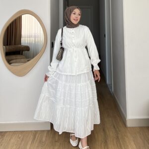 Canlı her rengi ve zarif fırfır detaylarıyla Bahara Dokunuş Tesettür Takım şimdi Hepdolu’da! Rahat, modern ve feminen stilin yeni favorisi!