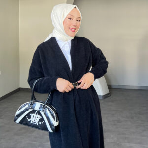 Modern Uzun Kemerli Hırka, zarif kemer detayı ve şık tasarımıyla her mevsimde kullanılabilir. Afra Tekstil’in kalitesiyle üretilen bu şık hırka, uygun fiyatla hepdolu.com'da!