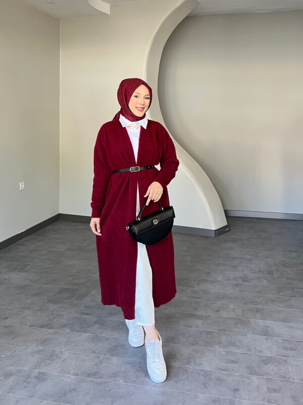 Modern Uzun Kemerli Hırka, zarif kemer detayı ve şık tasarımıyla her mevsimde kullanılabilir. Afra Tekstil’in kalitesiyle üretilen bu şık hırka, uygun fiyatla hepdolu.com'da!