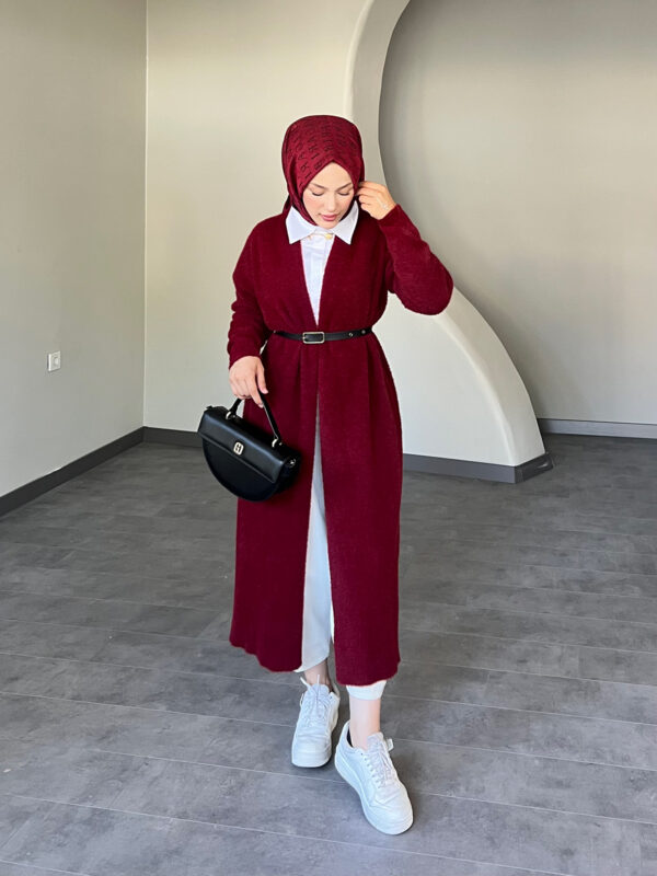 Modern Uzun Kemerli Hırka, zarif kemer detayı ve şık tasarımıyla her mevsimde kullanılabilir. Afra Tekstil’in kalitesiyle üretilen bu şık hırka, uygun fiyatla hepdolu.com'da!