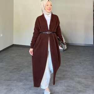 Modern Uzun Kemerli Hırka, zarif kemer detayı ve şık tasarımıyla her mevsimde kullanılabilir. Afra Tekstil’in kalitesiyle üretilen bu şık hırka, uygun fiyatla hepdolu.com'da!
