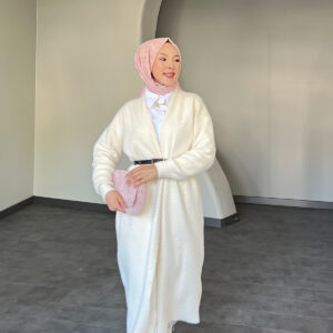 Modern Uzun Kemerli Hırka, zarif kemer detayı ve şık tasarımıyla her mevsimde kullanılabilir. Afra Tekstil’in kalitesiyle üretilen bu şık hırka, uygun fiyatla hepdolu.com'da!