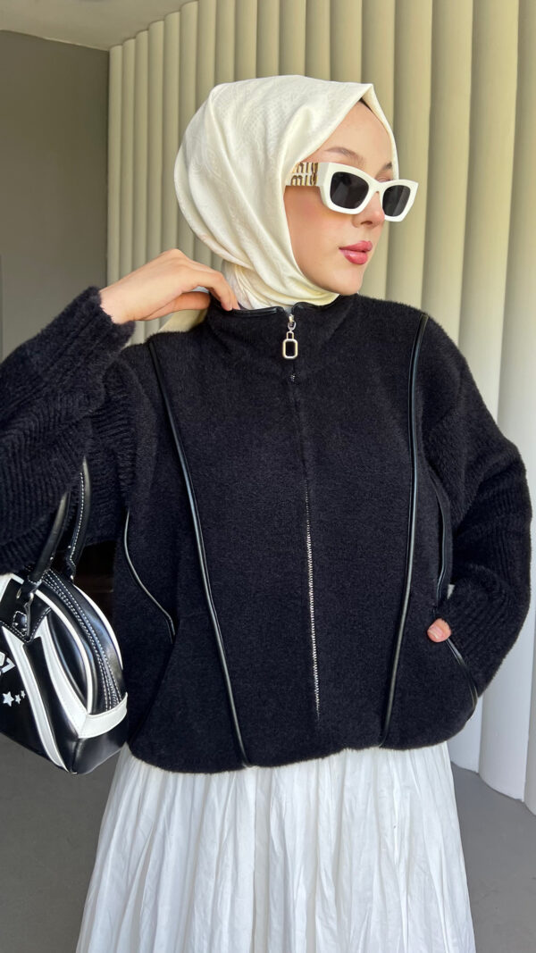 Afra Line Tekstil’in özenle ürettiği Angora Touch Fermuarlı Ceket, yalnızca hepdolu.com’da! Şıklık, kalite ve en uygun fiyat bir arada.