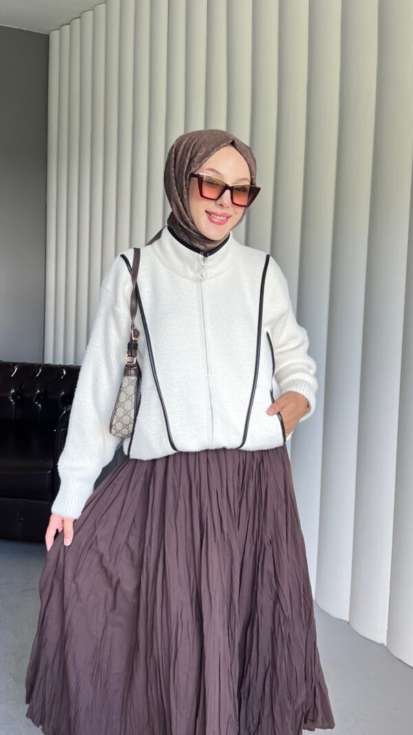 Afra Line Tekstil’in özenle ürettiği Angora Touch Fermuarlı Ceket, yalnızca hepdolu.com’da! Şıklık, kalite ve en uygun fiyat bir arada.