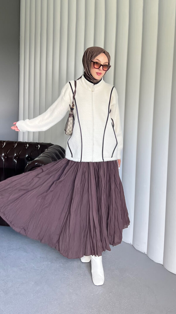 Afra Line Tekstil’in özenle ürettiği Angora Touch Fermuarlı Ceket, yalnızca hepdolu.com’da! Şıklık, kalite ve en uygun fiyat bir arada.