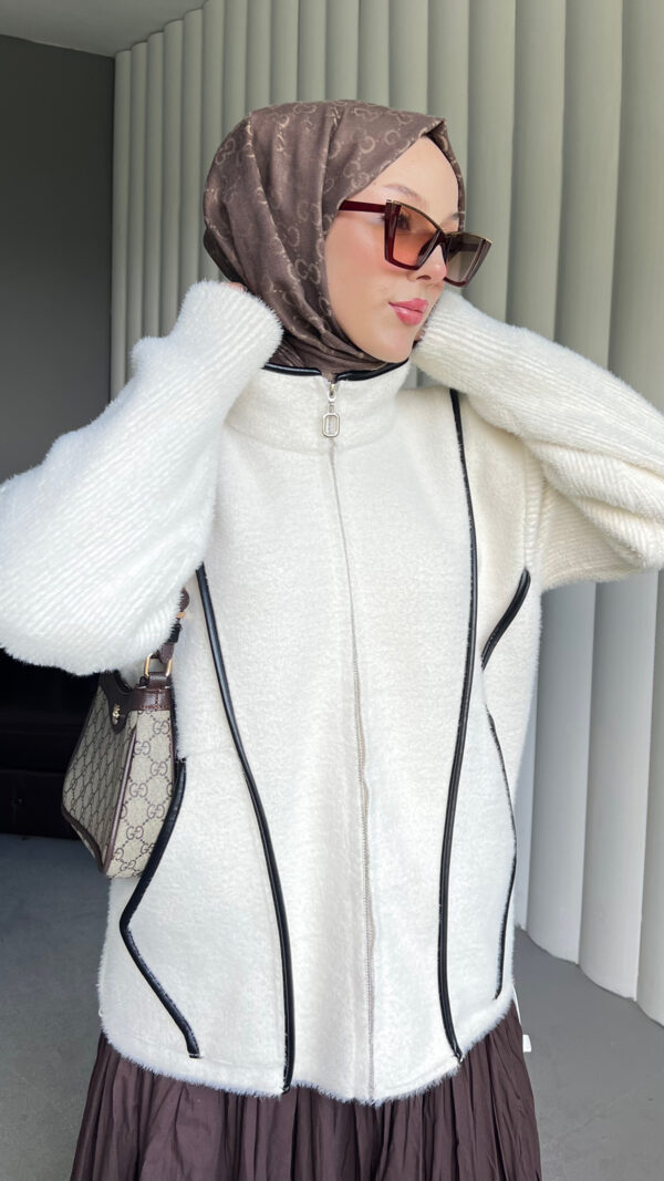 Afra Line Tekstil’in özenle ürettiği Angora Touch Fermuarlı Ceket, yalnızca hepdolu.com’da! Şıklık, kalite ve en uygun fiyat bir arada.