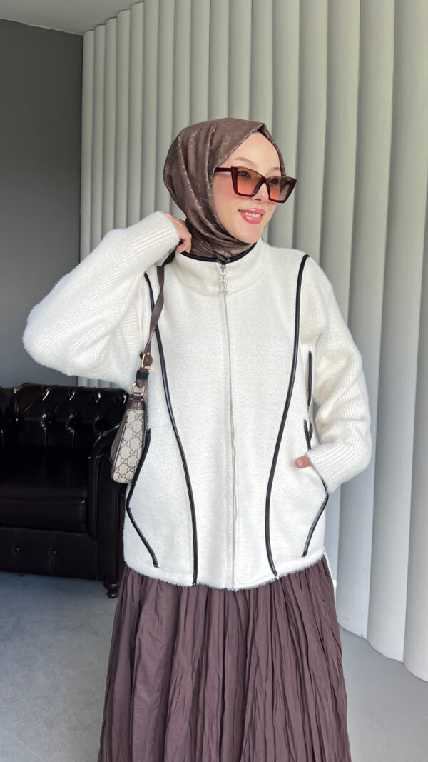 Afra Line Tekstil’in özenle ürettiği Angora Touch Fermuarlı Ceket, yalnızca hepdolu.com’da! Şıklık, kalite ve en uygun fiyat bir arada.