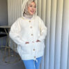 Angora Cozy Kapüşonlu Hırka, yumuşacık angora kumaşı, şık düğmeleri ve rahat kesimiyle her stile uyum sağlar. Soğuk günlerde sıcacık şıklık!