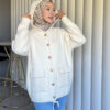 Angora Cozy Kapüşonlu Hırka, yumuşacık angora kumaşı, şık düğmeleri ve rahat kesimiyle her stile uyum sağlar. Soğuk günlerde sıcacık şıklık!
