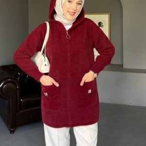 Kapüşonlu Angora Uzun Hırka Tunik, yumuşacık angora kumaşıyla sıcak tutar, şık tasarımıyla tarzınızı tamamlar. Standart beden uyumlu, günlük ve tesettür kombinleri için ideal.