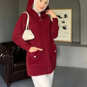 Kapüşonlu Angora Uzun Hırka Tunik, yumuşacık angora kumaşıyla sıcak tutar, şık tasarımıyla tarzınızı tamamlar. Standart beden uyumlu, günlük ve tesettür kombinleri için ideal.