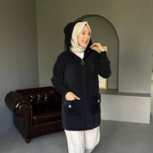 Kapüşonlu Angora Uzun Hırka Tunik, yumuşacık angora kumaşıyla sıcak tutar, şık tasarımıyla tarzınızı tamamlar. Standart beden uyumlu, günlük ve tesettür kombinleri için ideal.