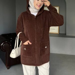 Kapüşonlu Angora Uzun Hırka Tunik, yumuşacık angora kumaşıyla sıcak tutar, şık tasarımıyla tarzınızı tamamlar. Standart beden uyumlu, günlük ve tesettür kombinleri için ideal.