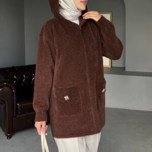 Kapüşonlu Angora Uzun Hırka Tunik, yumuşacık angora kumaşıyla sıcak tutar, şık tasarımıyla tarzınızı tamamlar. Standart beden uyumlu, günlük ve tesettür kombinleri için ideal.