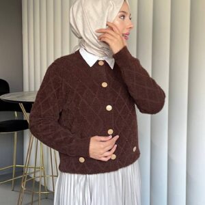 Angora sakallı kumaşı ve inci işlemeli zarif tasarımıyla şıklık ve sıcaklığı bir araya getiren kadın hırka. Kışlık Hırka Mont En Uygun Fiyat Hepdolu.com'da!