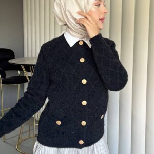 Angora sakallı kumaşı ve inci işlemeli zarif tasarımıyla şıklık ve sıcaklığı bir araya getiren kadın hırka. Kışlık Hırka Mont En Uygun Fiyat Hepdolu.com'da!