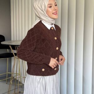 Angora sakallı kumaşı ve inci işlemeli zarif tasarımıyla şıklık ve sıcaklığı bir araya getiren kadın hırka. Kışlık Hırka Mont En Uygun Fiyat Hepdolu.com'da!