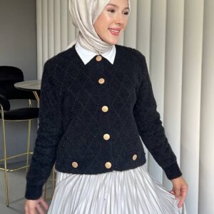 Angora sakallı kumaşı ve inci işlemeli zarif tasarımıyla şıklık ve sıcaklığı bir araya getiren kadın hırka. Kışlık Hırka Mont En Uygun Fiyat Hepdolu.com'da!