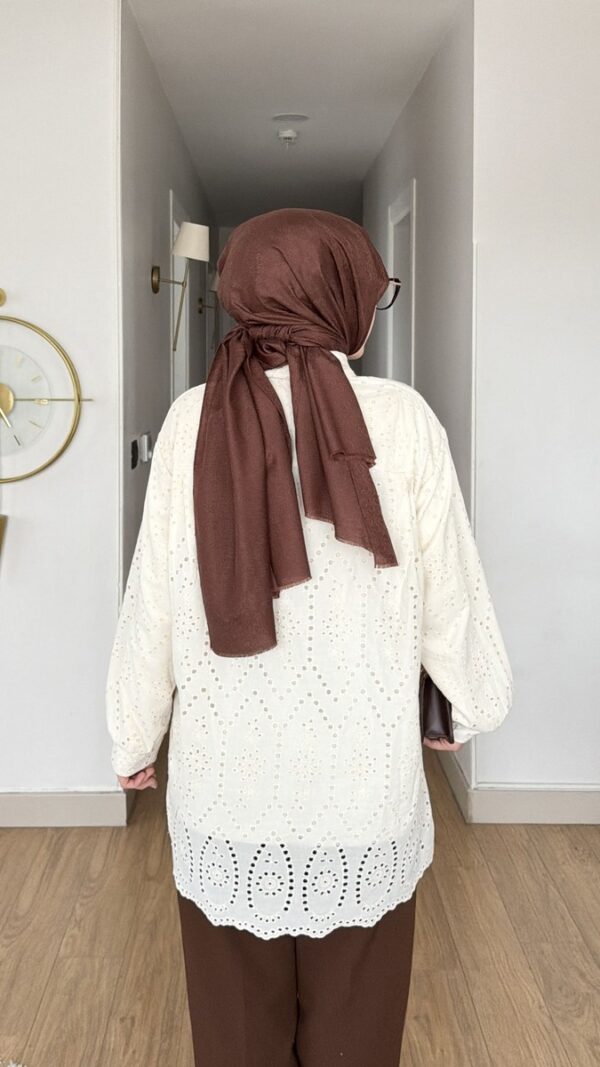 fisto brode oversized tunikler Hepdolu'da! Beyaz ve bej renkleri, salaş ve şık kesimiyle yazın vazgeçilmezi olun. En uygun fiyatla hemen keşfedin!