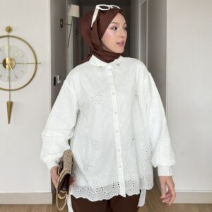 fisto brode oversized tunikler Hepdolu'da! Beyaz ve bej renkleri, salaş ve şık kesimiyle yazın vazgeçilmezi olun. En uygun fiyatla hemen keşfedin!