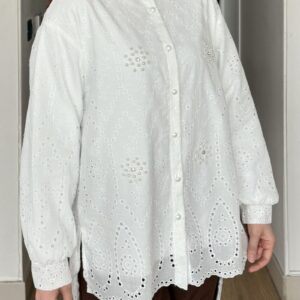 fisto brode oversized tunikler Hepdolu'da! Beyaz ve bej renkleri, salaş ve şık kesimiyle yazın vazgeçilmezi olun. En uygun fiyatla hemen keşfedin!