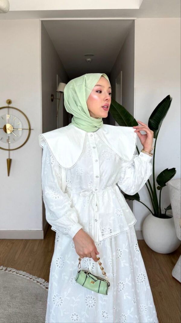 Fisto detaylı, %50 pamuklu nefes alan ikili takım modellerini keşfedin. Yaz sezonuna özel şık ve konforlu kombin seçenekleri hepdolu.com'da!