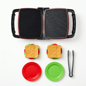 Oyuncak tost makinesi seti kutu içeriği 6 parça: tost makinesi 2 sandviç 2 tabak ve maşa