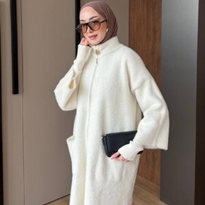 angora sakal uzun fermuarlı hırka; dik yaka, cepli ve standart beden. Ekru, bordo, siyah, kahve renk seçenekleri. Hemen inceleyin.