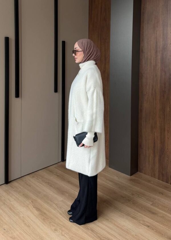 angora sakal uzun fermuarlı hırka; dik yaka, cepli ve standart beden. Ekru, bordo, siyah, kahve renk seçenekleri. Hemen inceleyin.